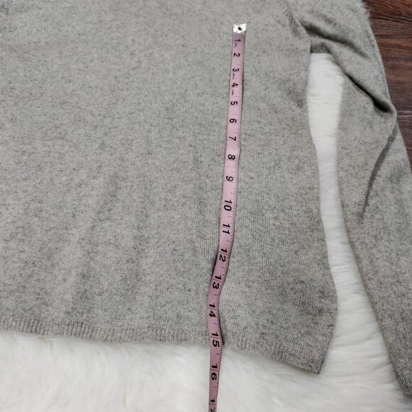 August Silk Cashmere Blend Long Sleeve V-Neck Preppy Knit Sweater Gray Medium - Picture 8 of 8